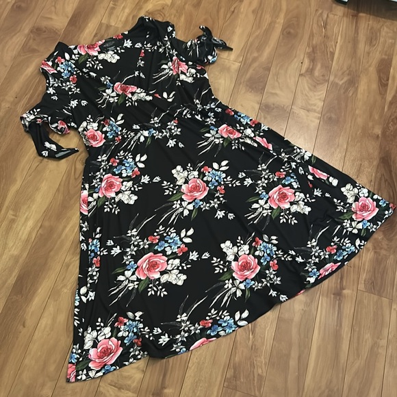 Michel Studio Floral Fit Flare Stretchy Surplice Top Slit Sleeve Dress Size 1X - Picture 4 of 9